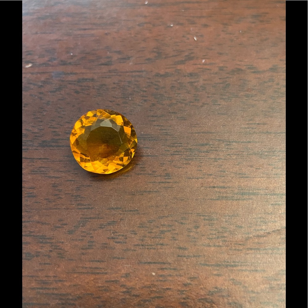 Beautiful Sapphire 10.25 CT’s means royalty